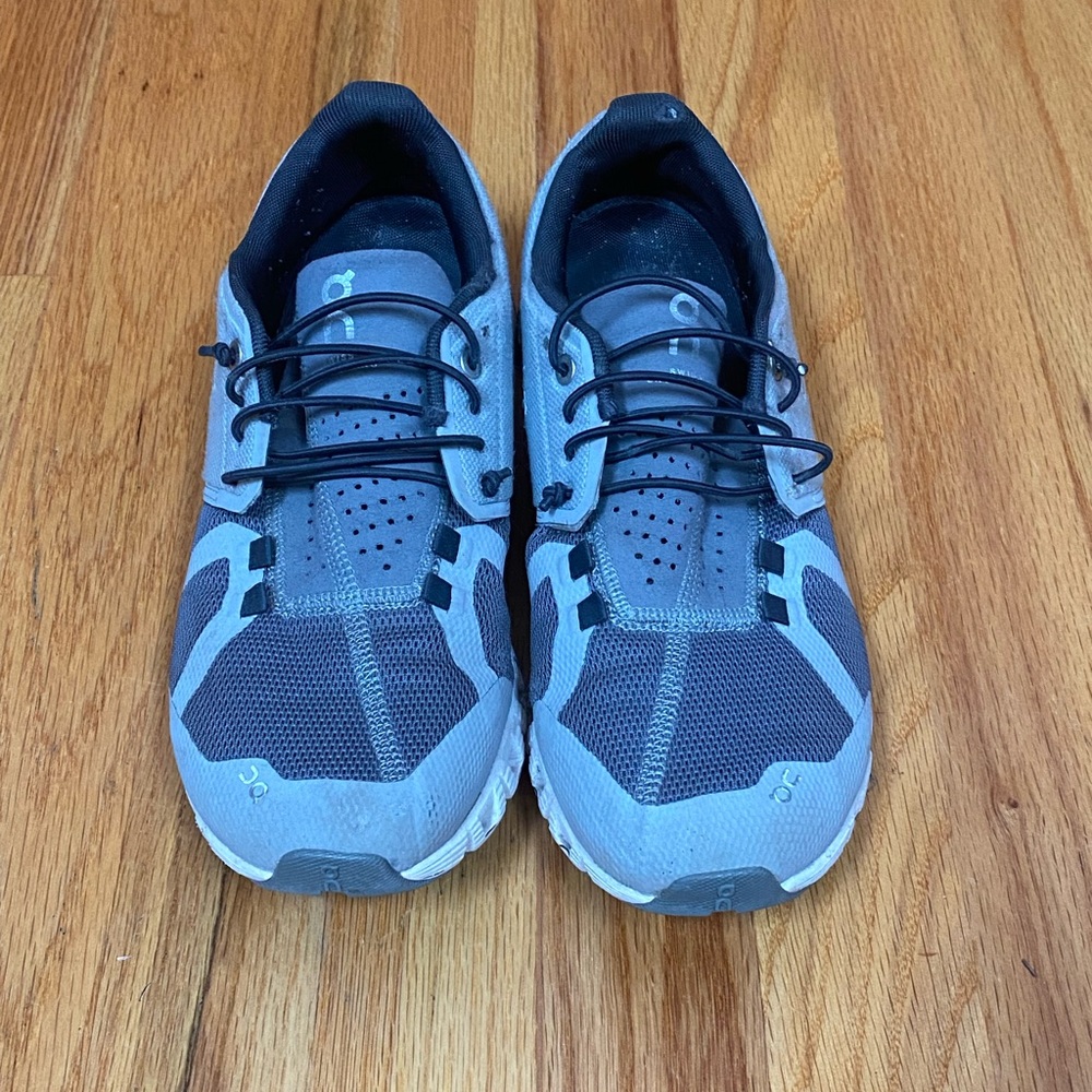 On cloud womens running sneakers size 8.5